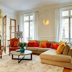 apartment-in-a-great-location-close-to-the-eiffel-tower-omis.fr-paris.fr/